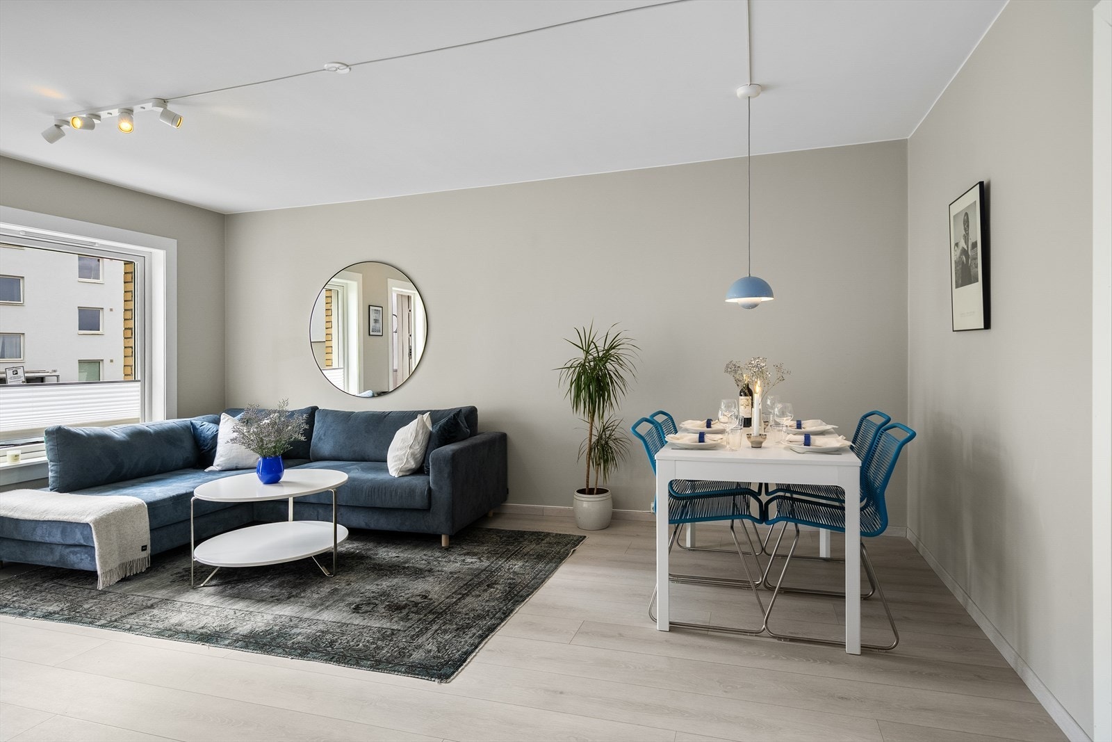 Flere soner i stuen gir mulighet for både avkobling og hyggelig samvær. Galleribilde