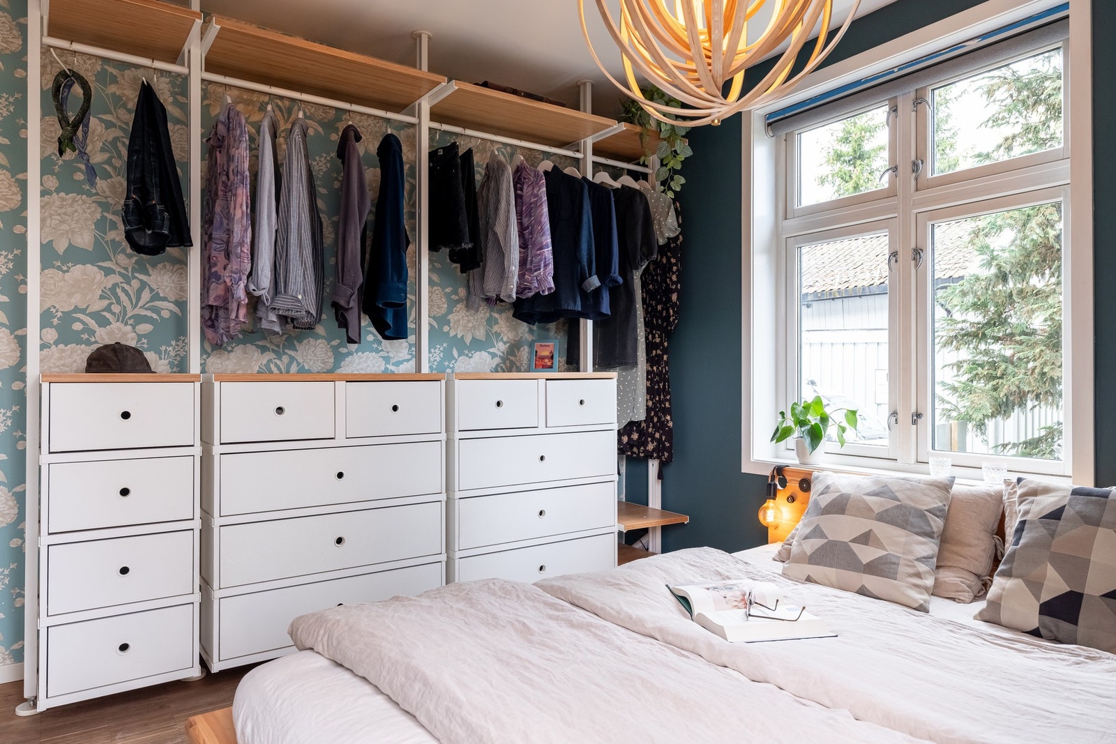 Stor garderobeløsning medfølger. Galleribilde