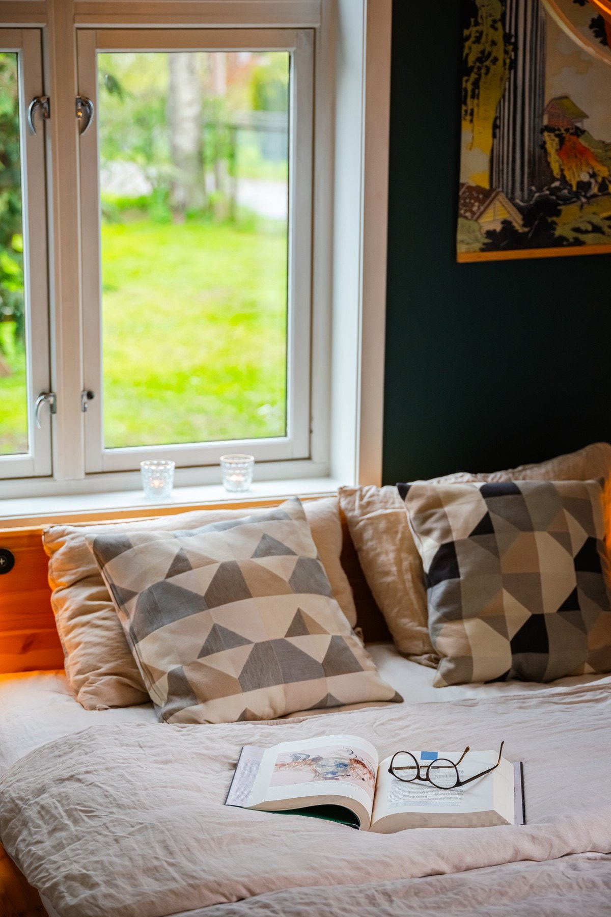 Rommet har parkett på gulv og er malt i en behagelig farge. Galleribilde