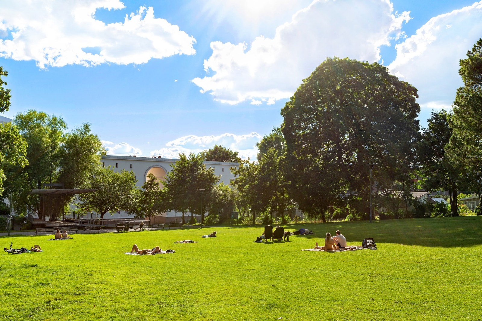 Bjølsenparken ligger i gangavstand. Her ligger også Hjemmets kolonihager. Galleribilde