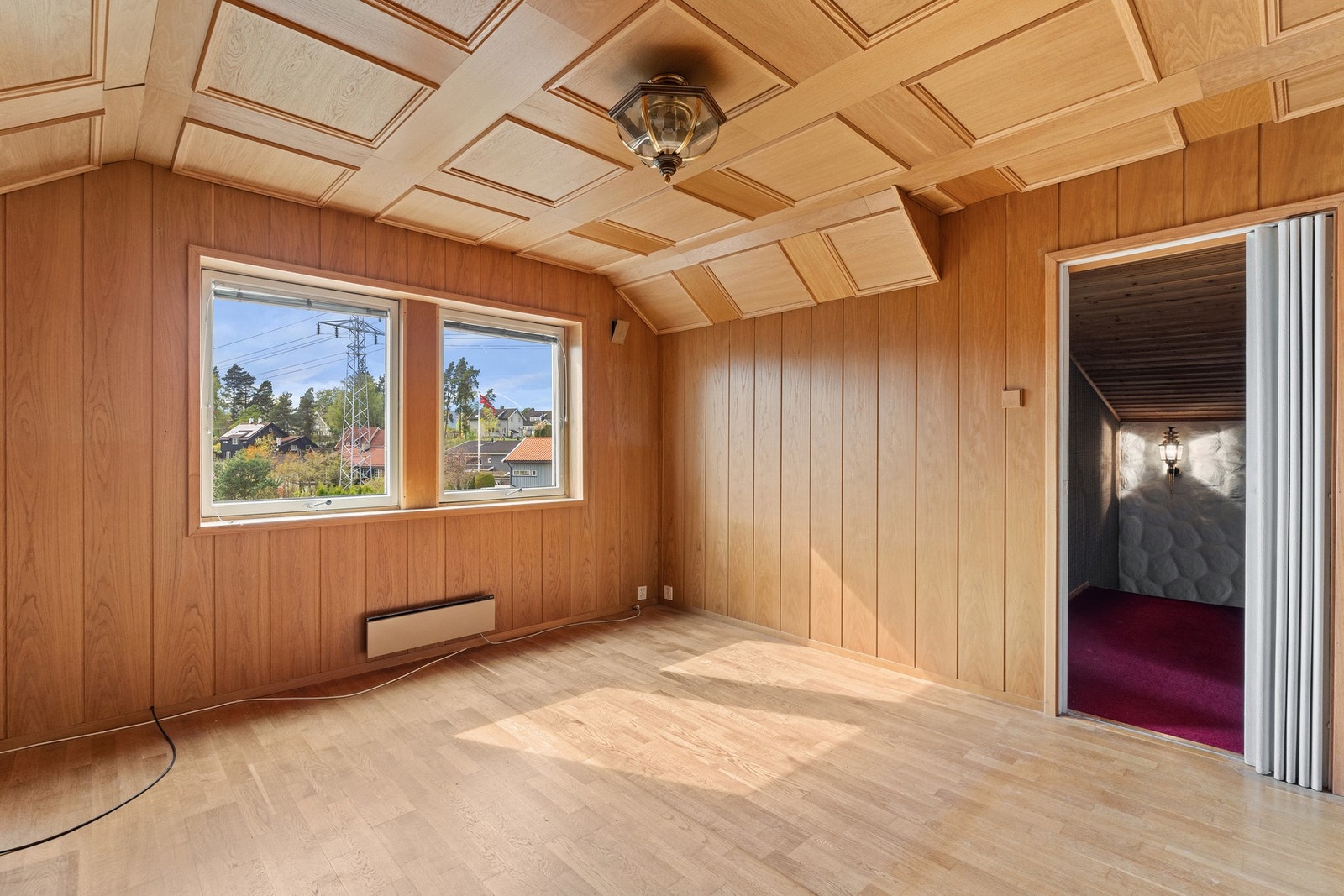 Soverom 3 (2.etasje) med ekstra lagring ved knevegger. Galleribilde