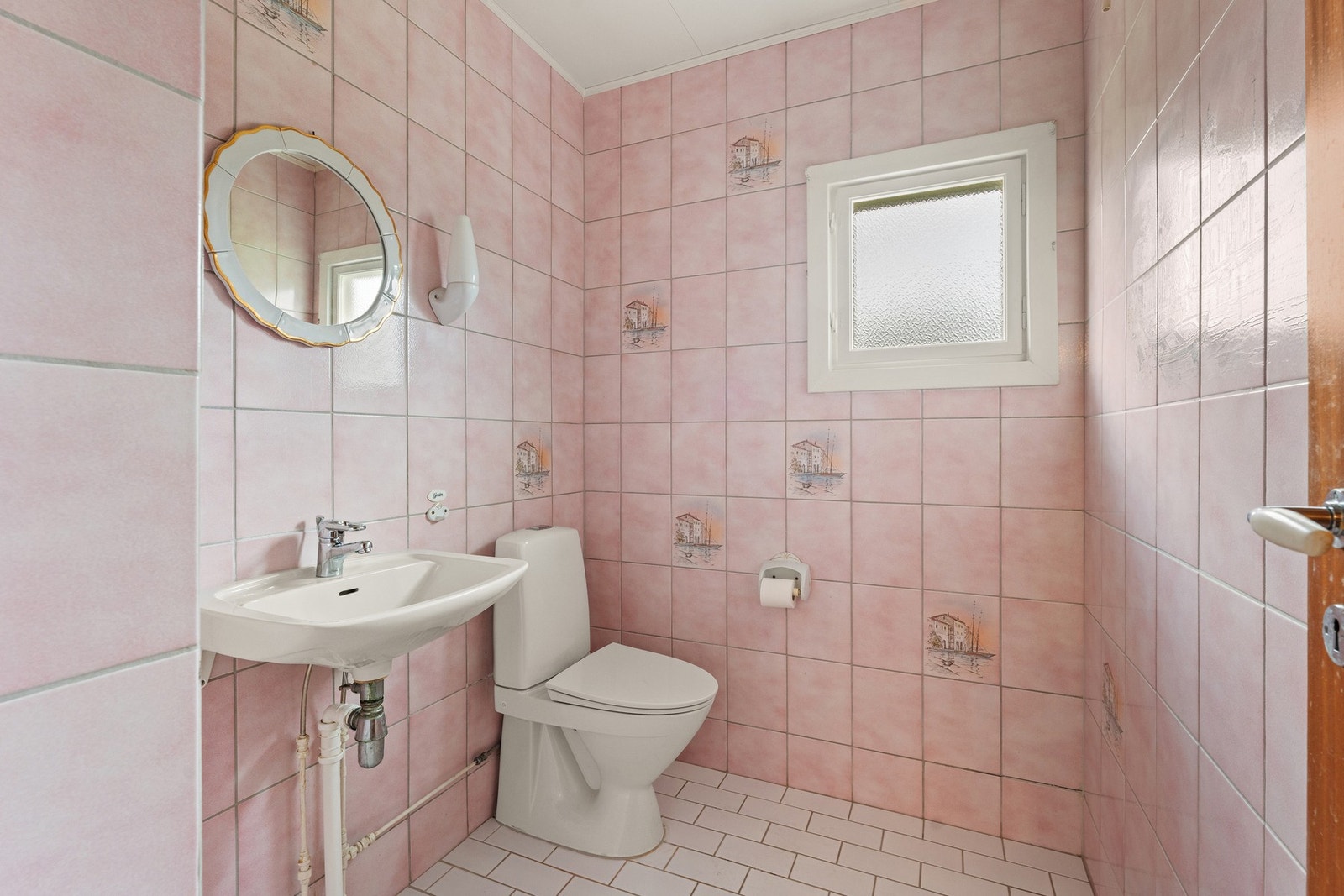 Separat toalett 1.etasje. Galleribilde