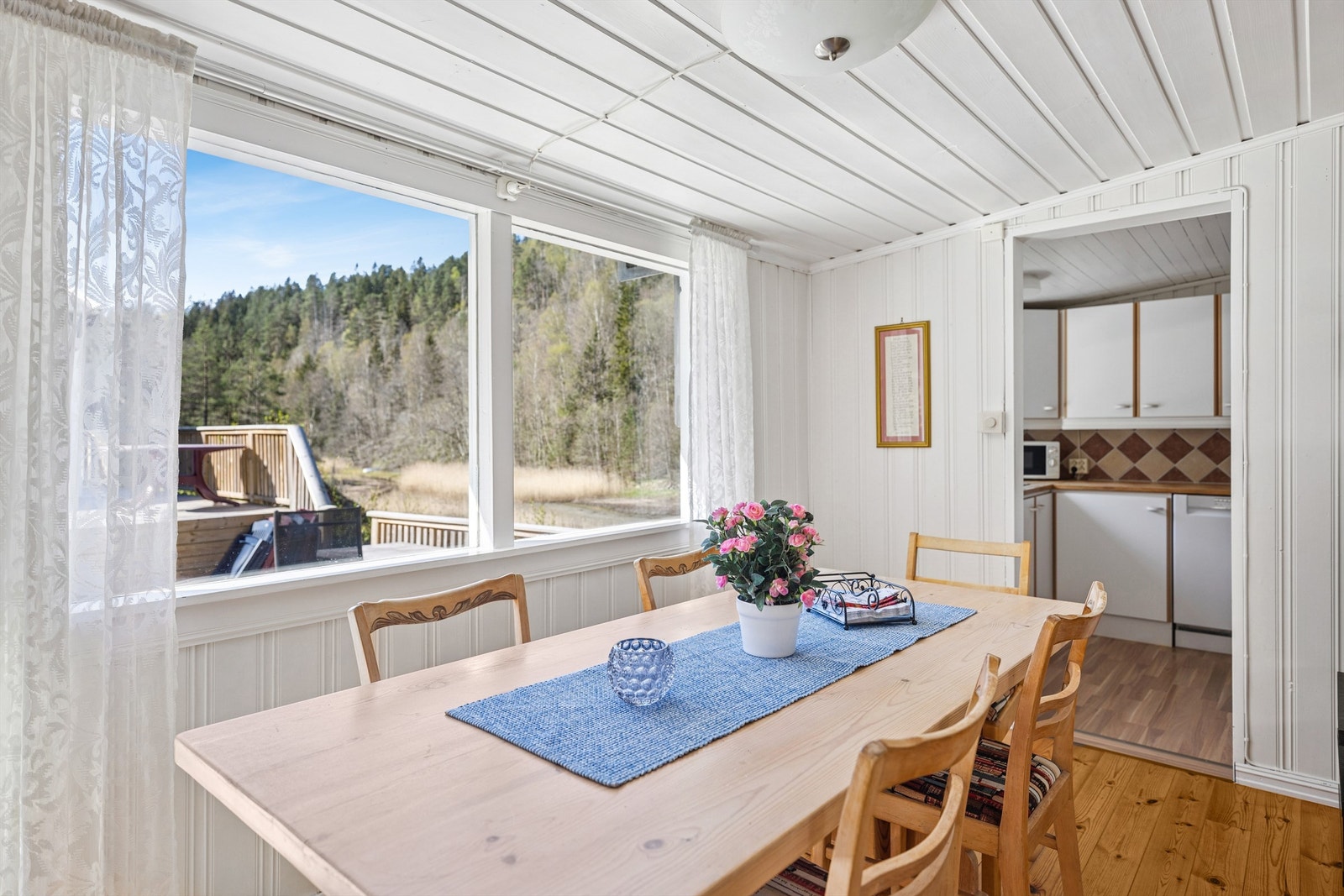 Hyggelig spiseplass hvor du kan samle familie og venner til hyggelige lag Galleribilde