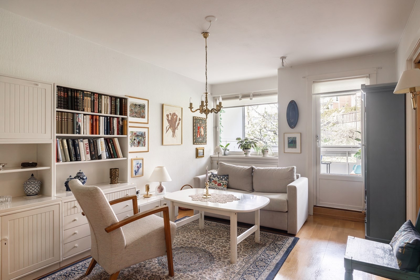 Truls Martin Nygaard v/Nordvik Eiendomsmegling har gleden av å presentere denne innholdsrike studioleiligheten beliggende i byggets 2 etasje. Galleribilde