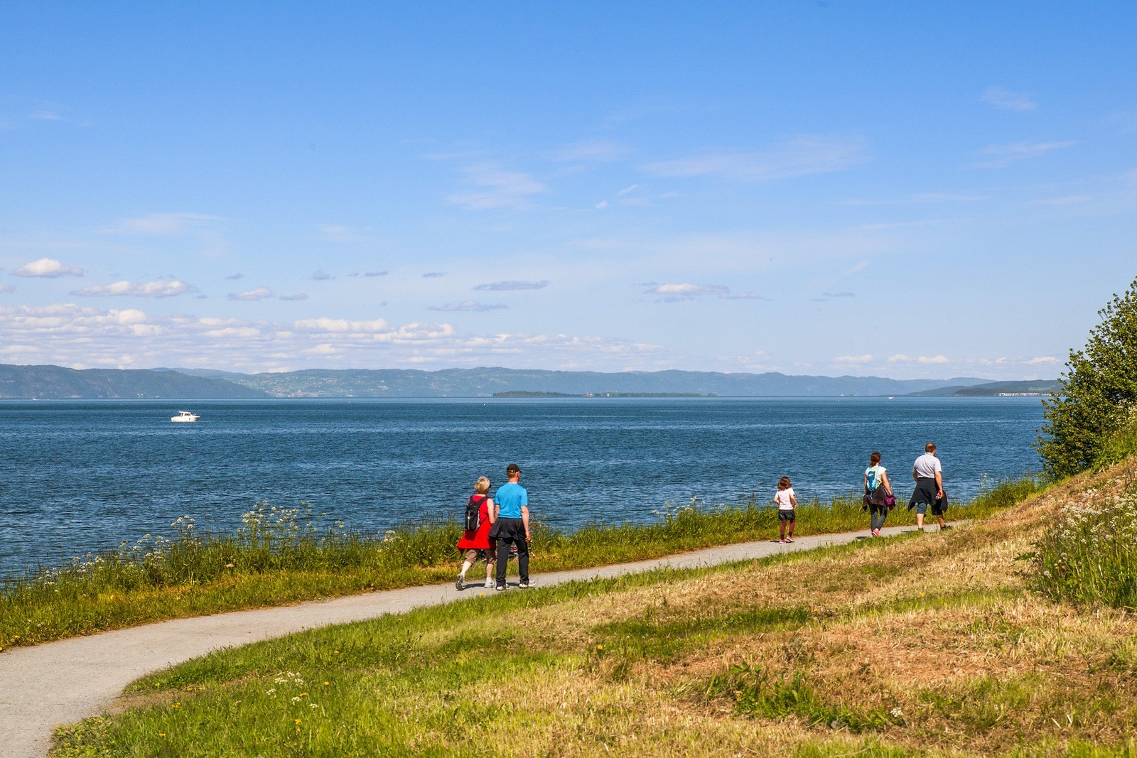 Ladestien går tvers igjennom Grilstad Marina. Galleribilde