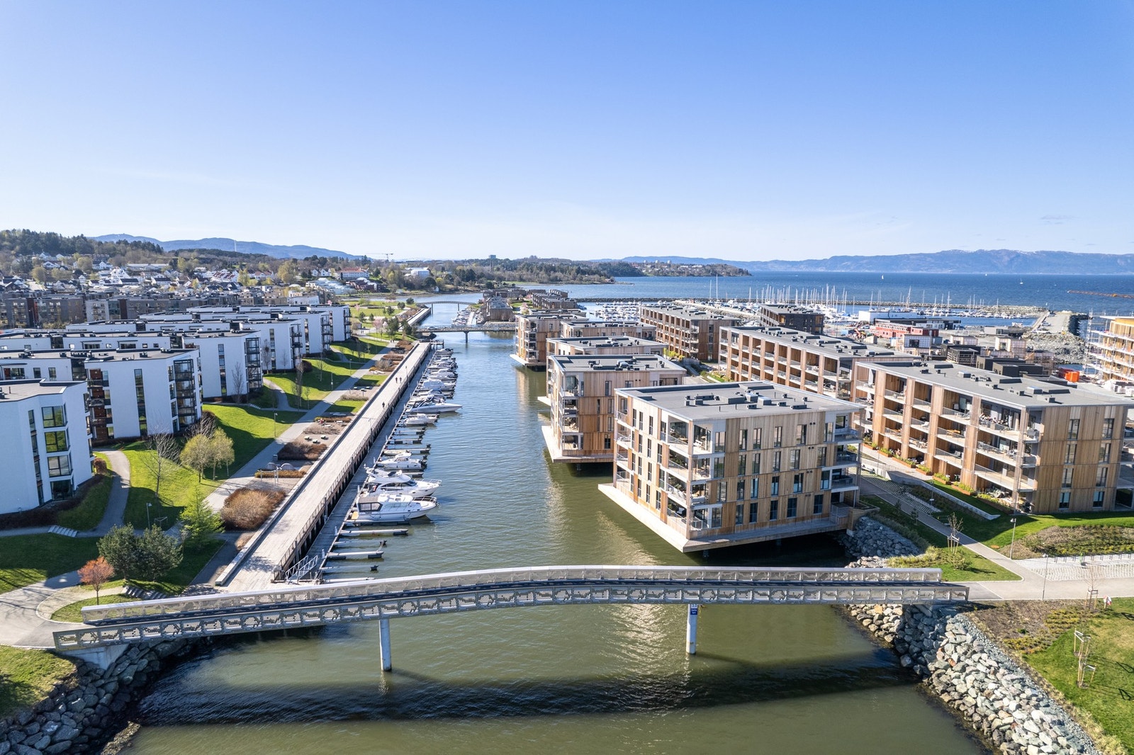 Kanalen, med bryggevillaene på høyre side. Galleribilde