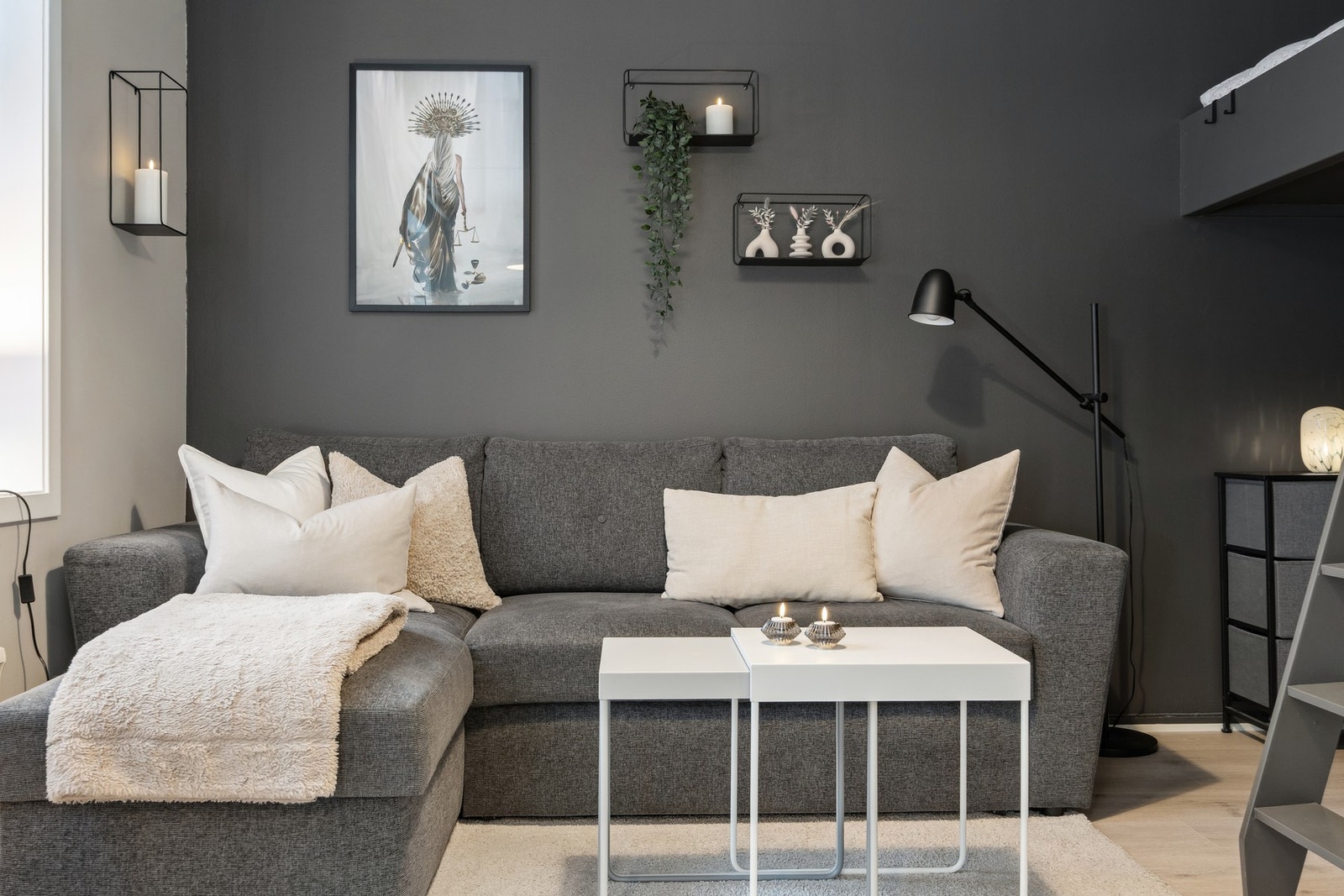 Stuen kan innredes med sofagruppe og tilhørende møblement. Galleribilde