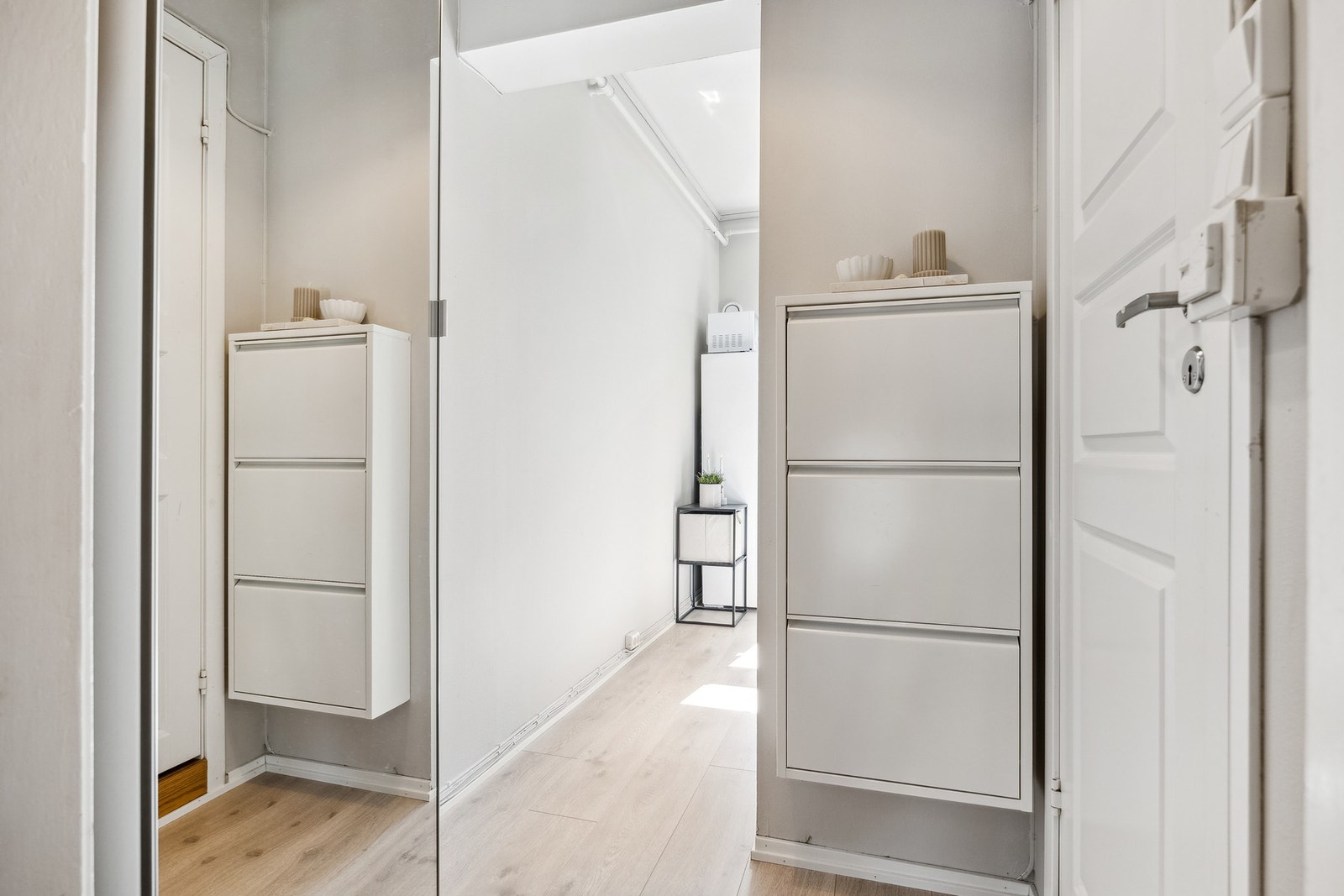 Entré med plass til oppbevaring av yttertøy. Galleribilde