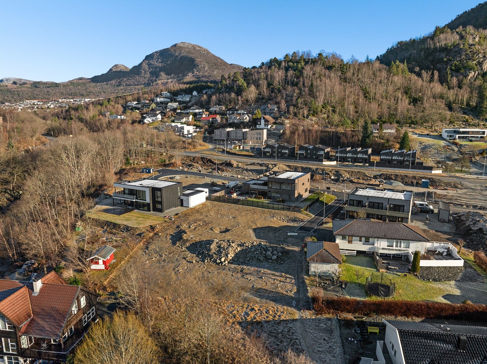 Det er ingen byggeklausul og man står fritt til å få realisert sin boligdrøm! Galleribilde