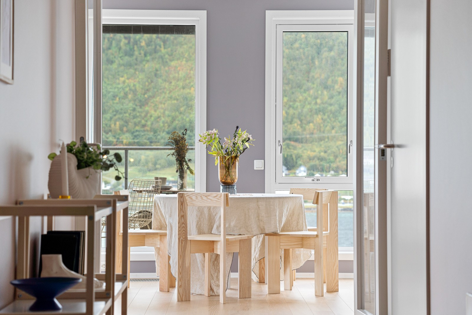 Leiligheten framstår gjennomgående lys og fin, med solide materialvalg. (Bildet er hentet fra en tilsvarende leilighet i etasjen under)