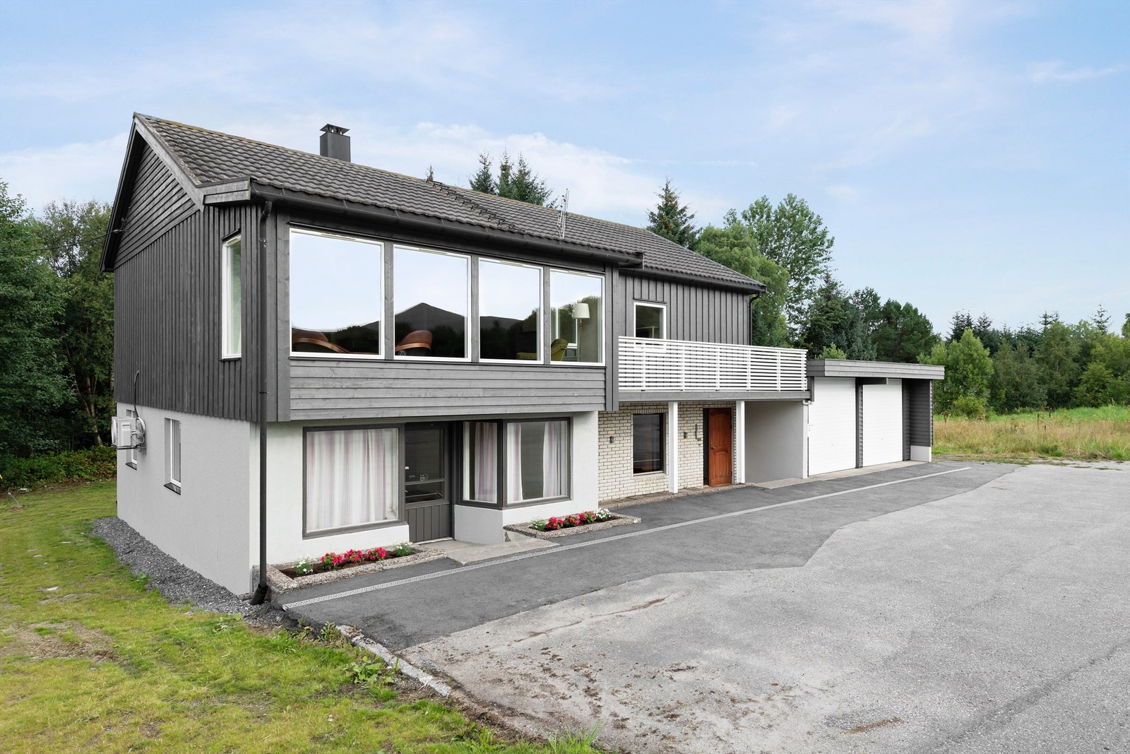 Møremegling ved Alexander Bjerkås har nå gleden av å presentere denne eiendommen på Hustad Galleribilde