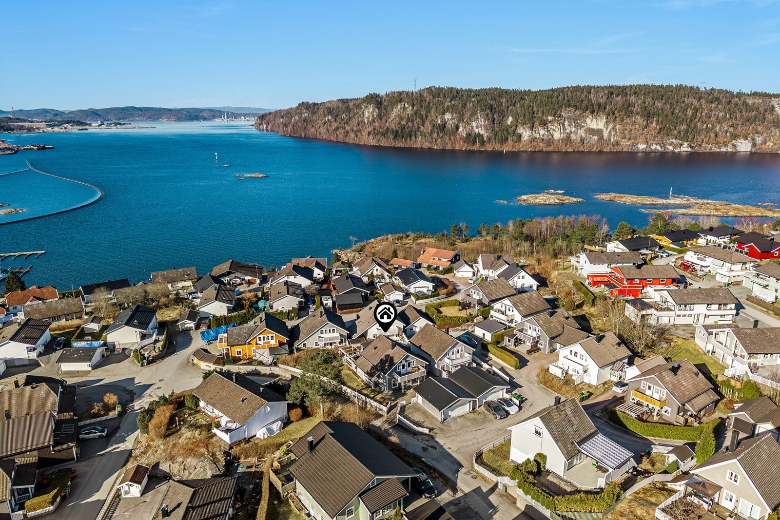 Det finnes mange fine turmuligheter både i marka og ved sjøen i umiddelbar nærhet. Galleribilde