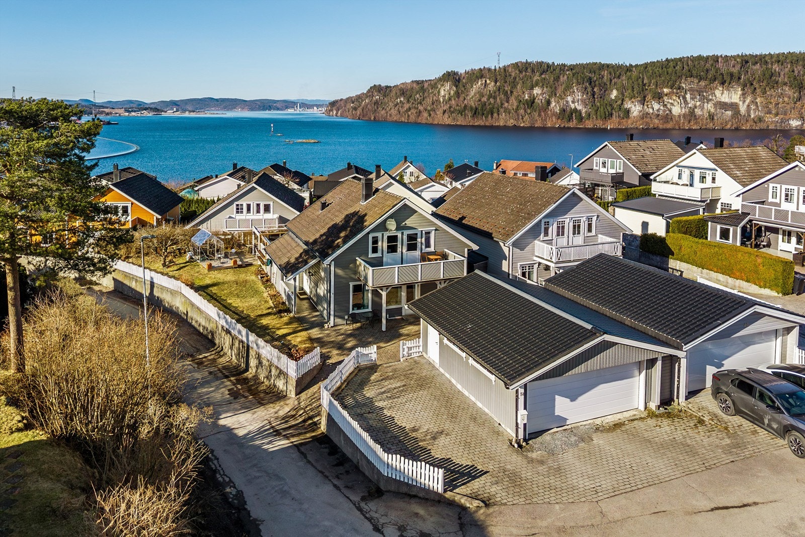 Solrikt og innholdsrikt Galleribilde