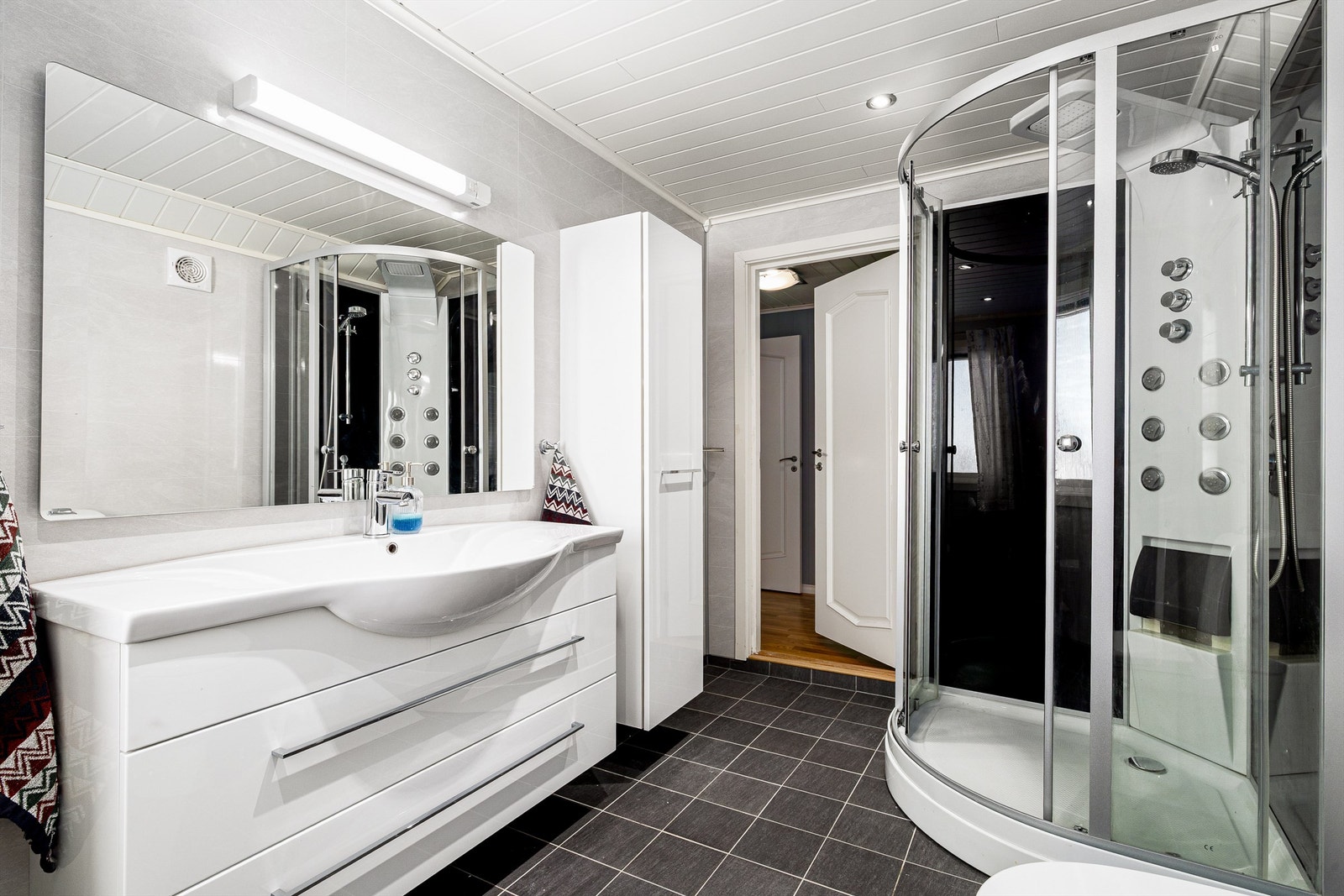 Bad i 2. etasje. Galleribilde