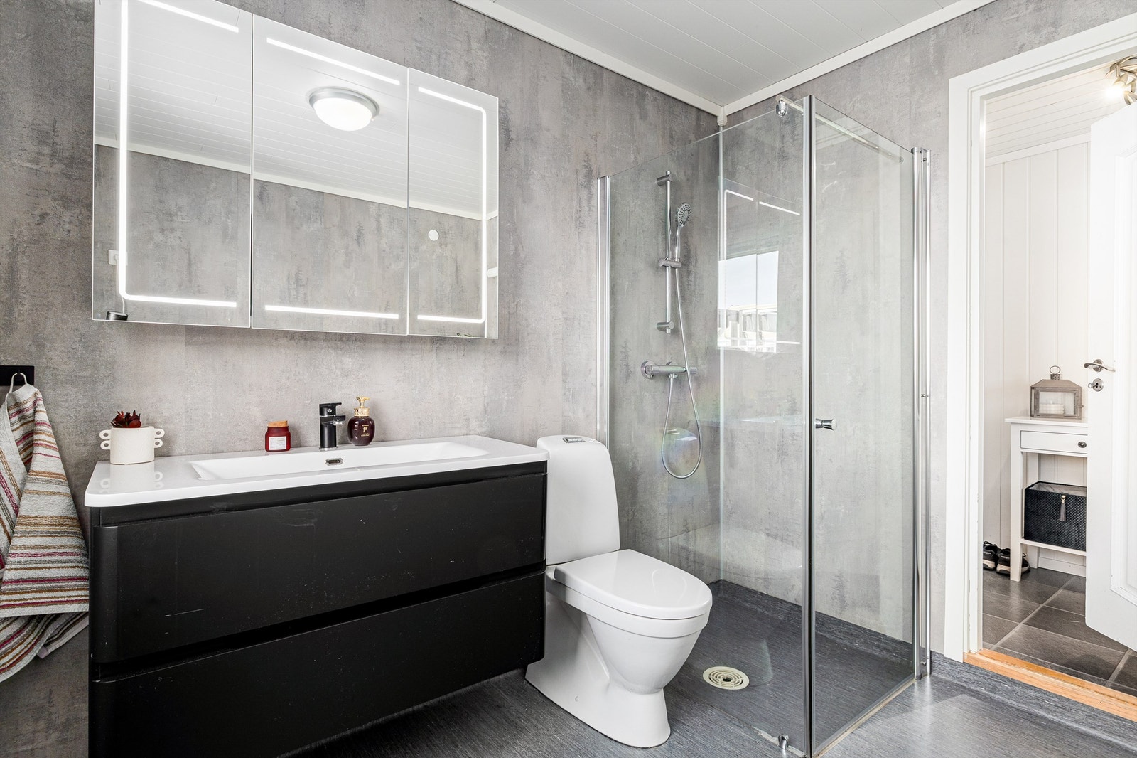 Bad/vaskerom i 1. etasje. Galleribilde