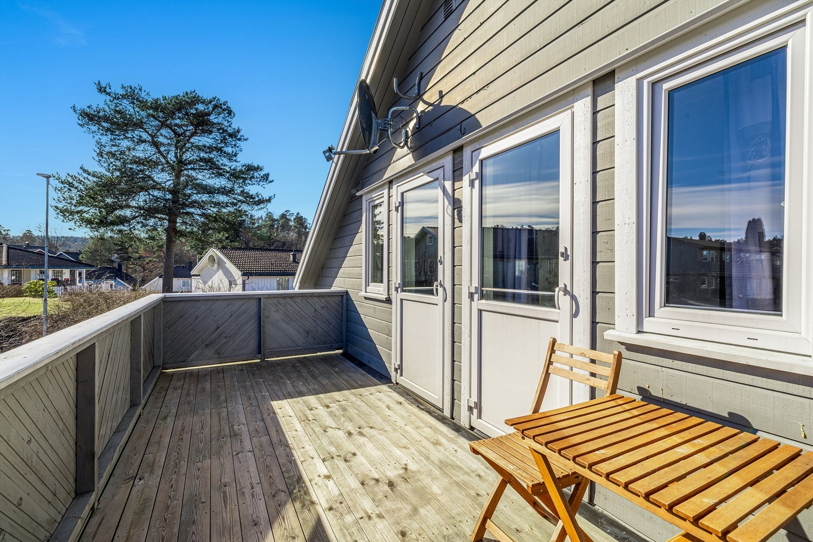 Solrik veranda. Galleribilde