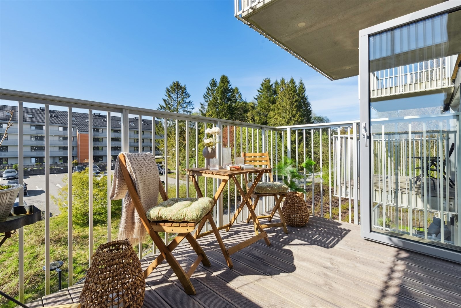 Stor solrik balkong. Nyt våren og sommeren her ute. Galleribilde