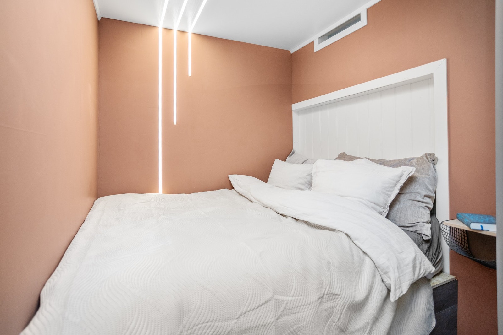 Sovealkove med seng som medfølger leiligheten. Galleribilde