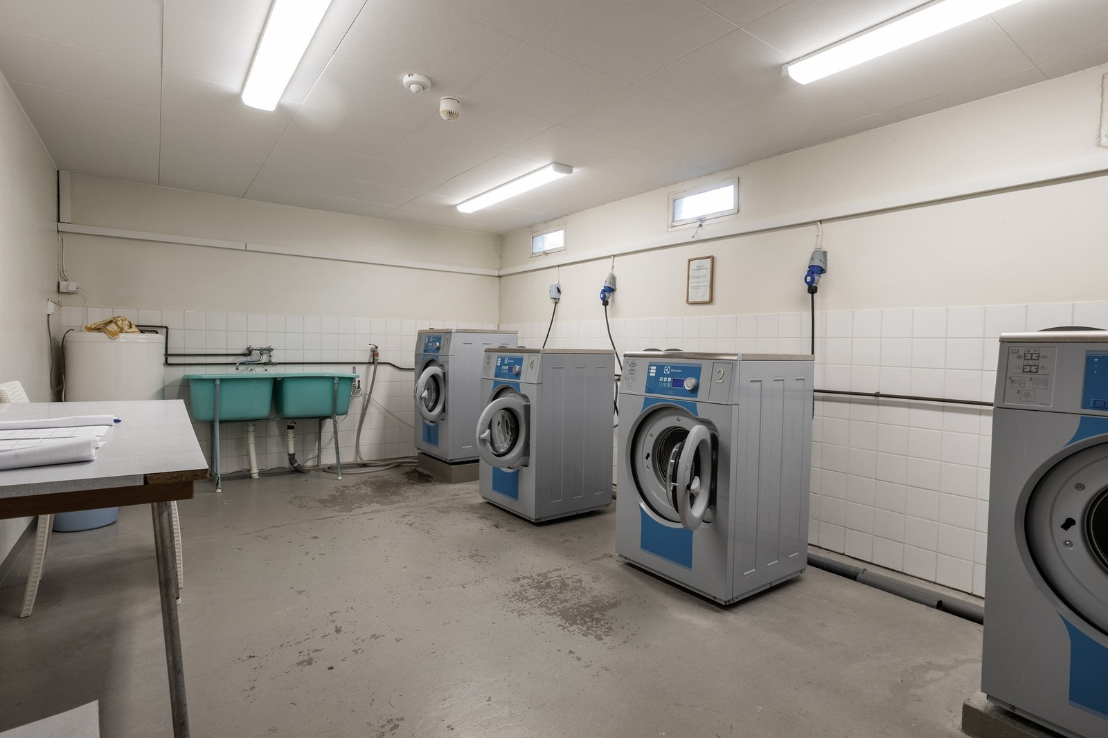 Det er fellesvaskeri i kjelleren som beboerne kan benytte seg av. Galleribilde
