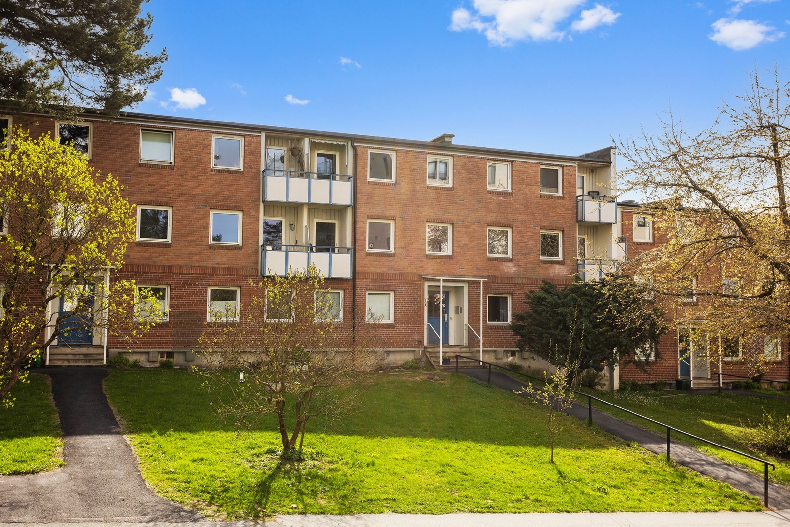 Leiligheten har beliggenhet i et rolig område rett ved marka. Galleribilde