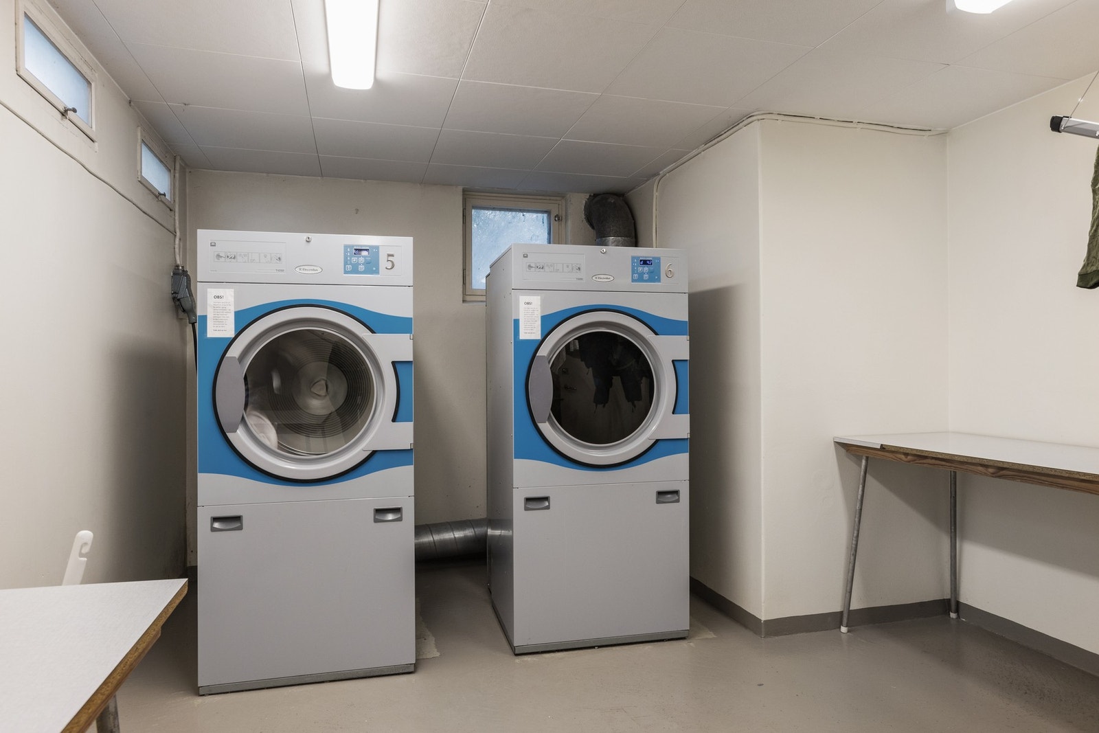 Store og velfungerende vaskemaskiner. Galleribilde