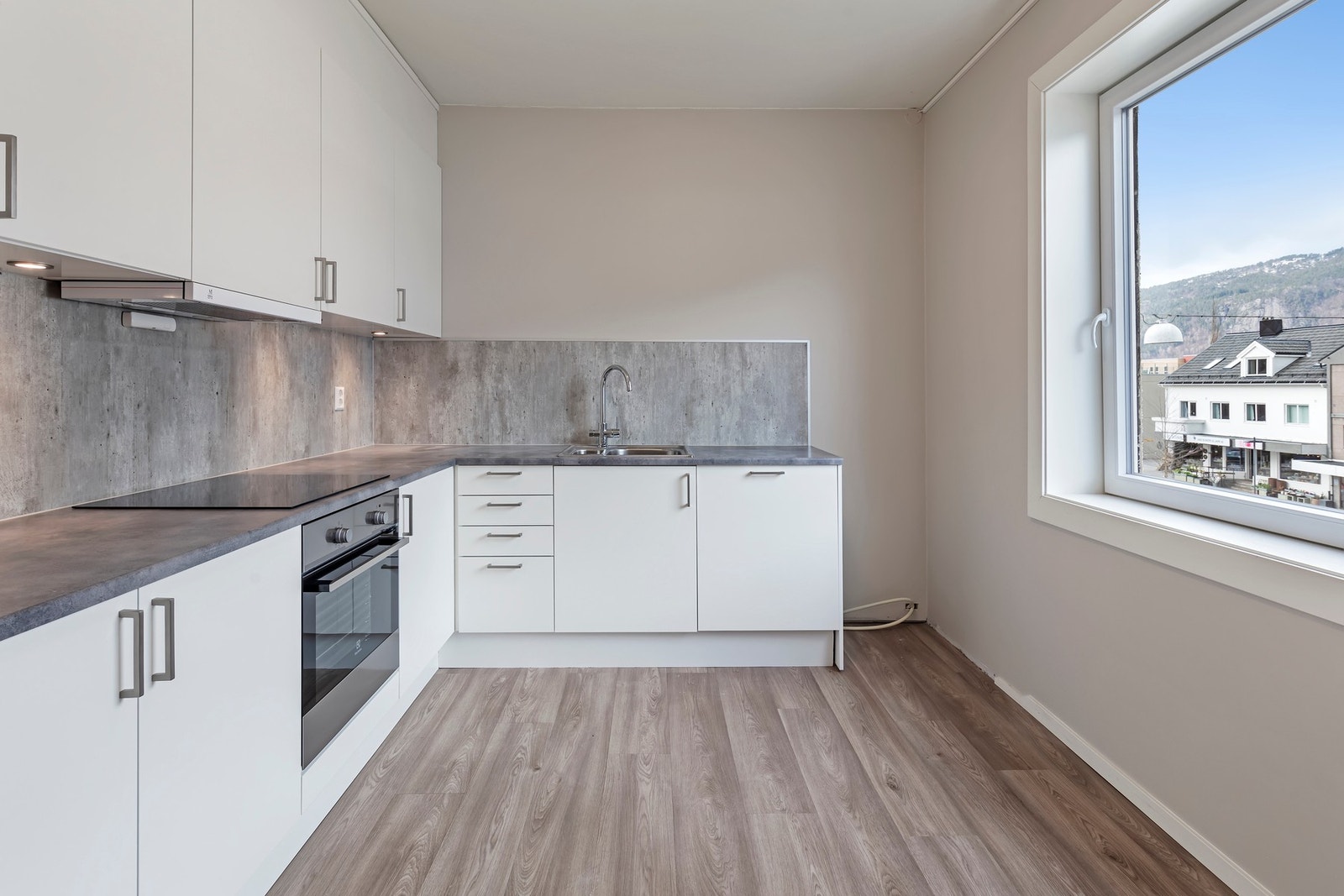 Nyere kjøkken med glatte fronter Galleribilde