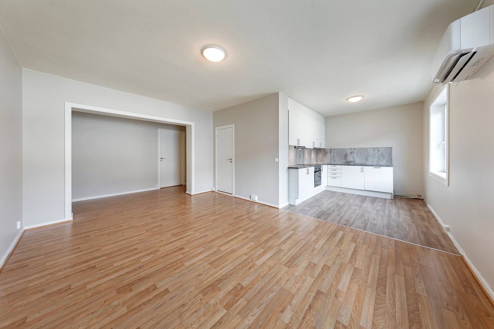 Åpen løsning mellom stue og kjøkken Galleribilde