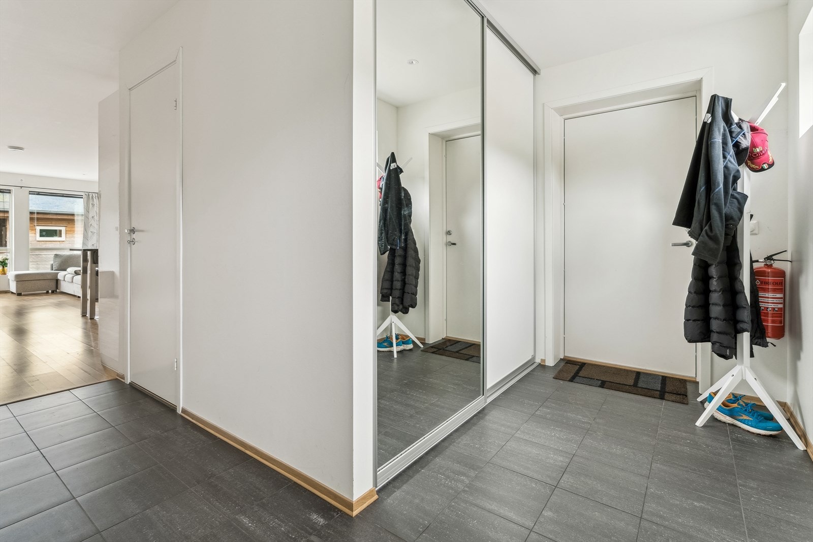 Frå gang mot stove/kjøkken Galleribilde