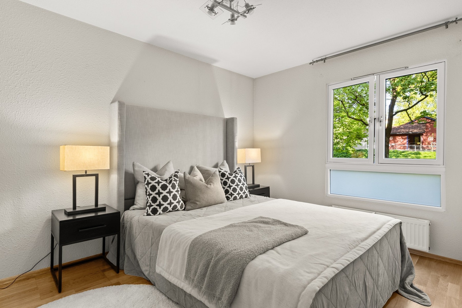 Stort og innbydende soverom. Galleribilde