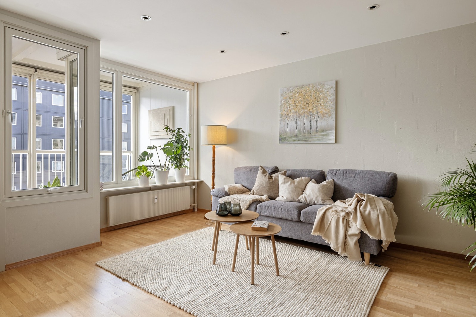 Her er det god plass til å innrede med både sofa- og spisegruppe. Galleribilde