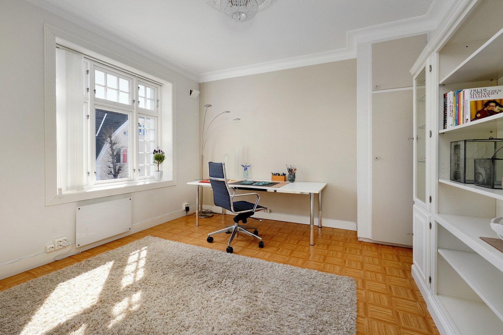 Soverom i andre etasje som selger har benyttet som hobbyrom. Galleribilde