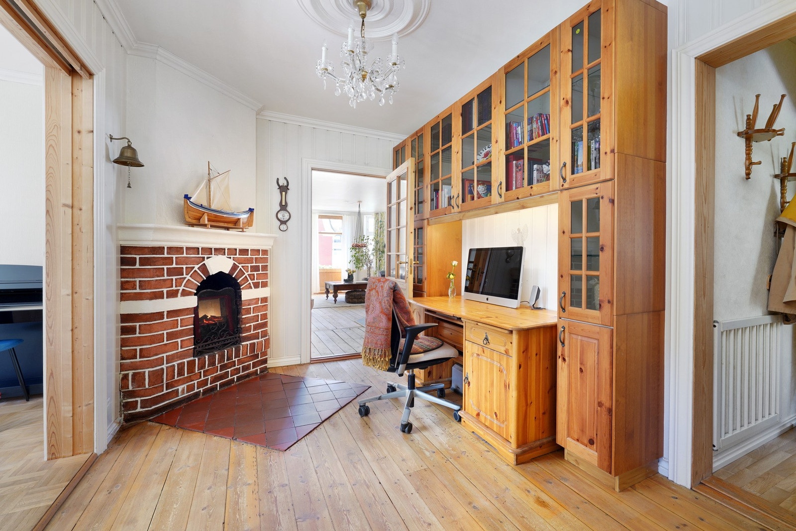 Gang mellom rommene i første etasje. Galleribilde