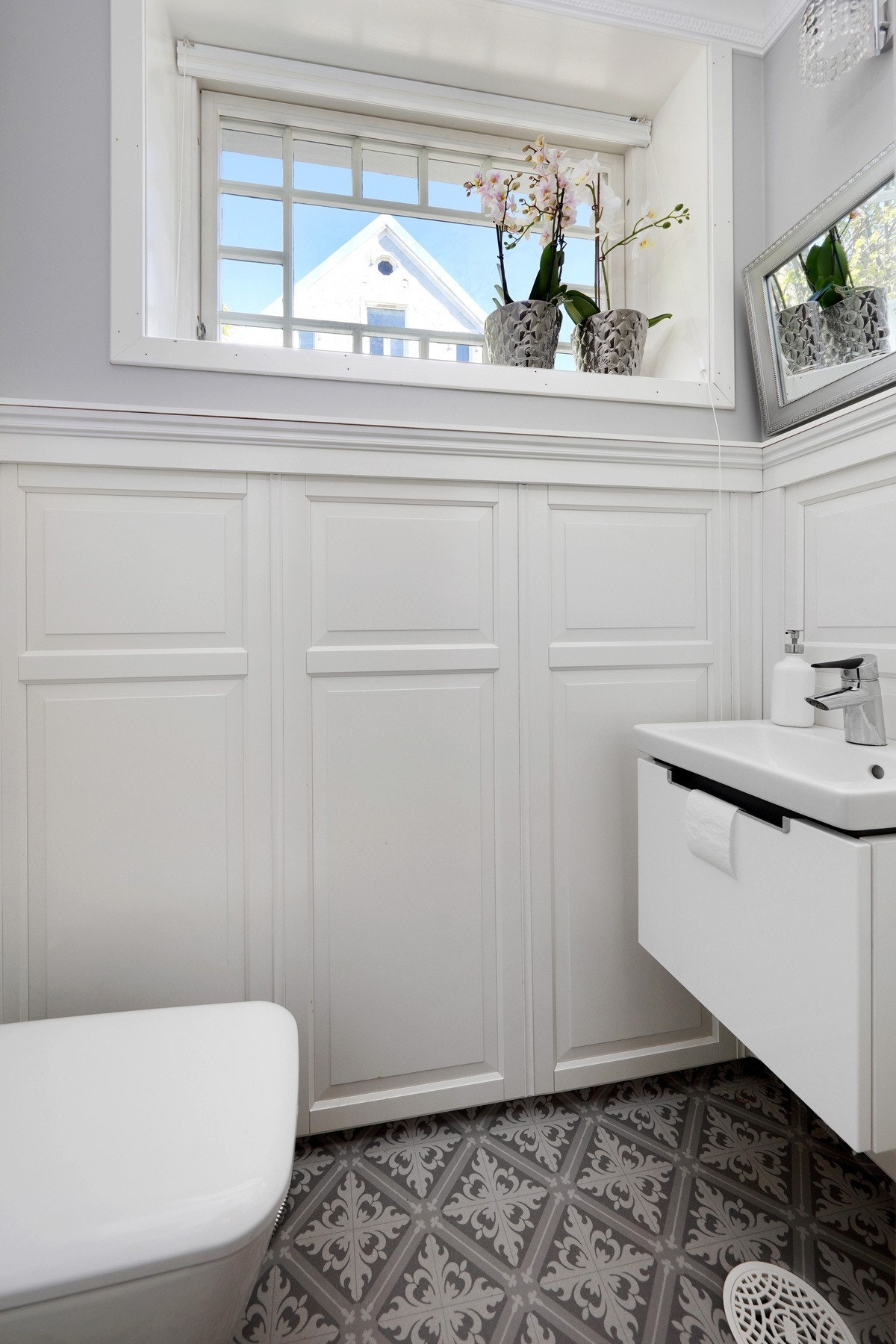 Gjestetoalett i hovedgangen. Galleribilde