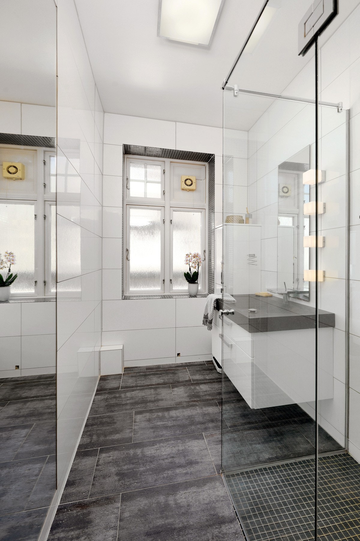 Bad til leiligheten i andre etasje. Galleribilde