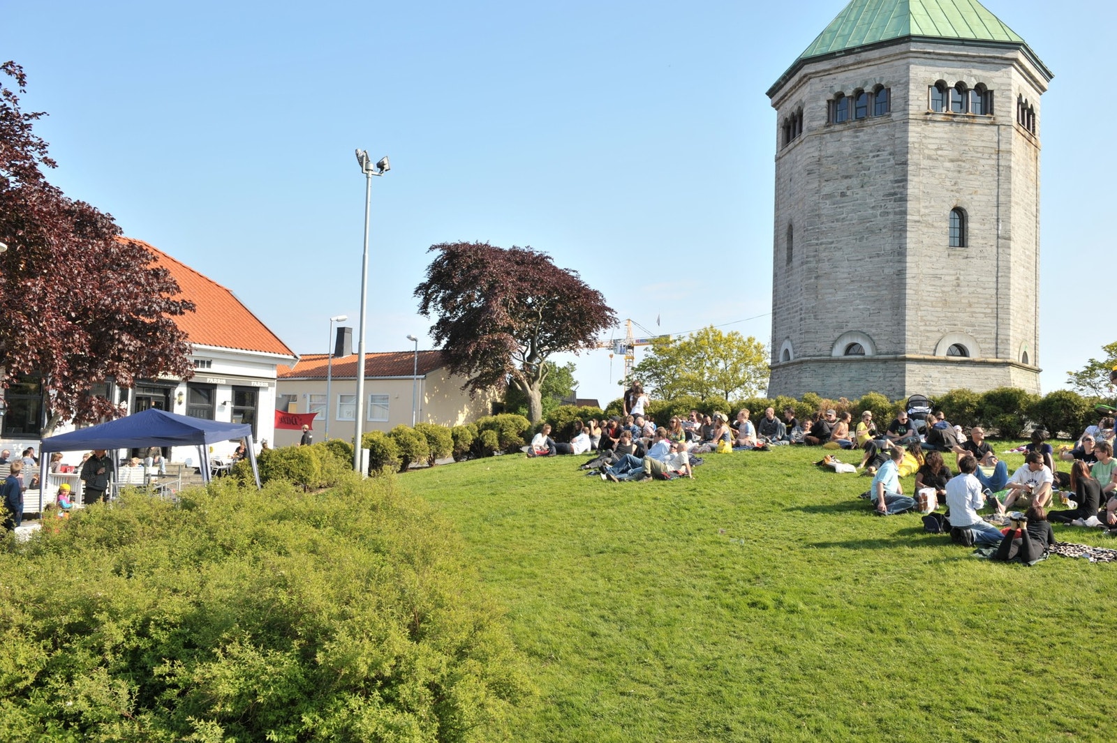Boligen ligger i gangavstand fra sentrum - med alle fasiliteter! Galleribilde
