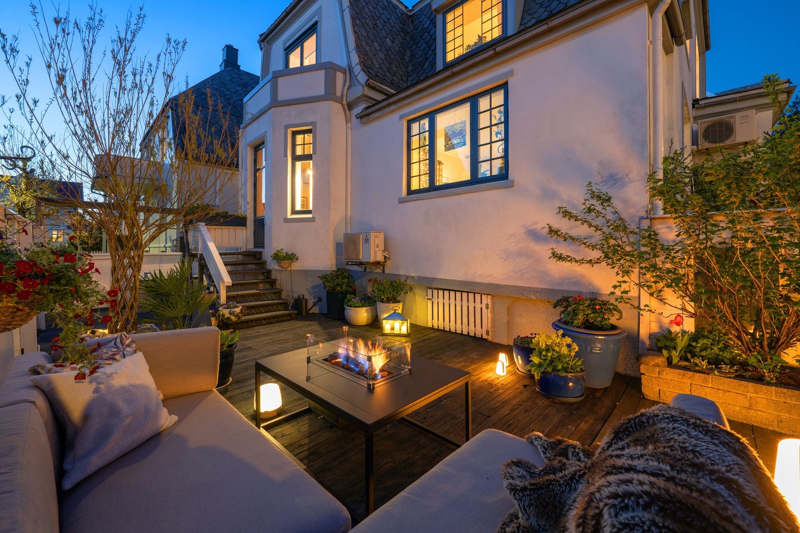 Boligen har nydelige uteområder - solrike og private. Galleribilde