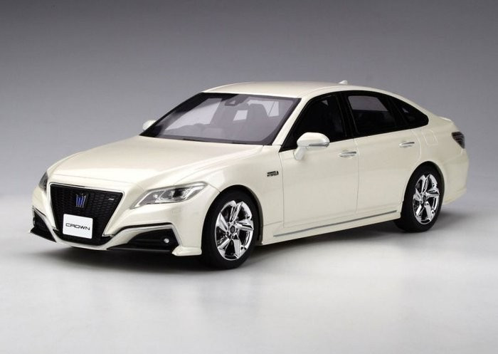 Kyosho 1:18 - Modellbil - Toyota Crown 3.5 RS Advance white Kyosho 1:18 - Modellbil - Toyota Crown 3.5 RS Advance white