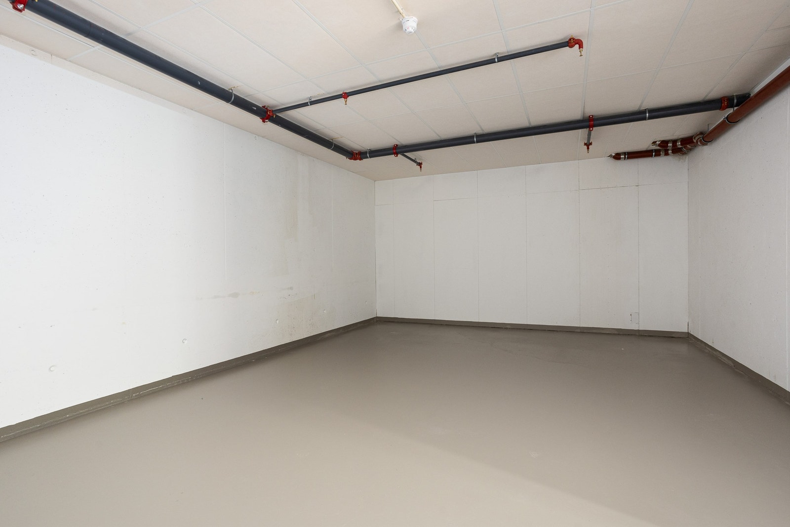 Lager i kjeller med adkomst via trapp eller heis Galleribilde