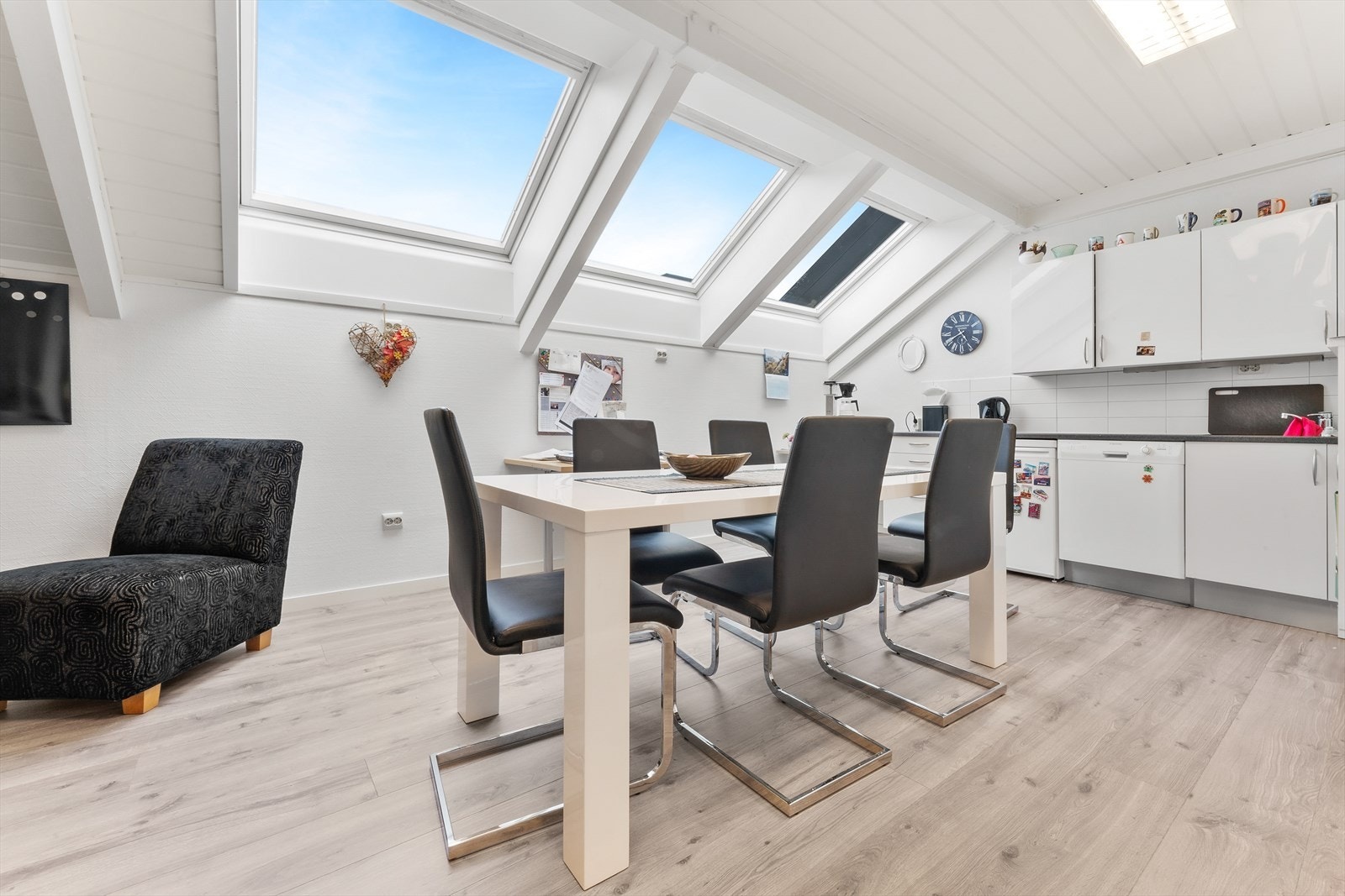 Kjøkken og møterom i 4.etg. Galleribilde