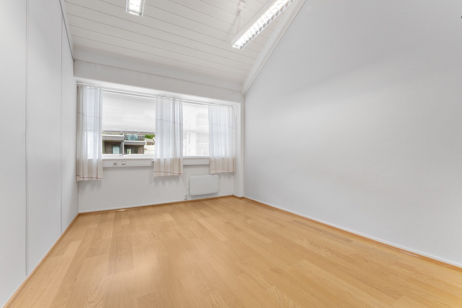 K
ontor med god takhøgde Galleribilde