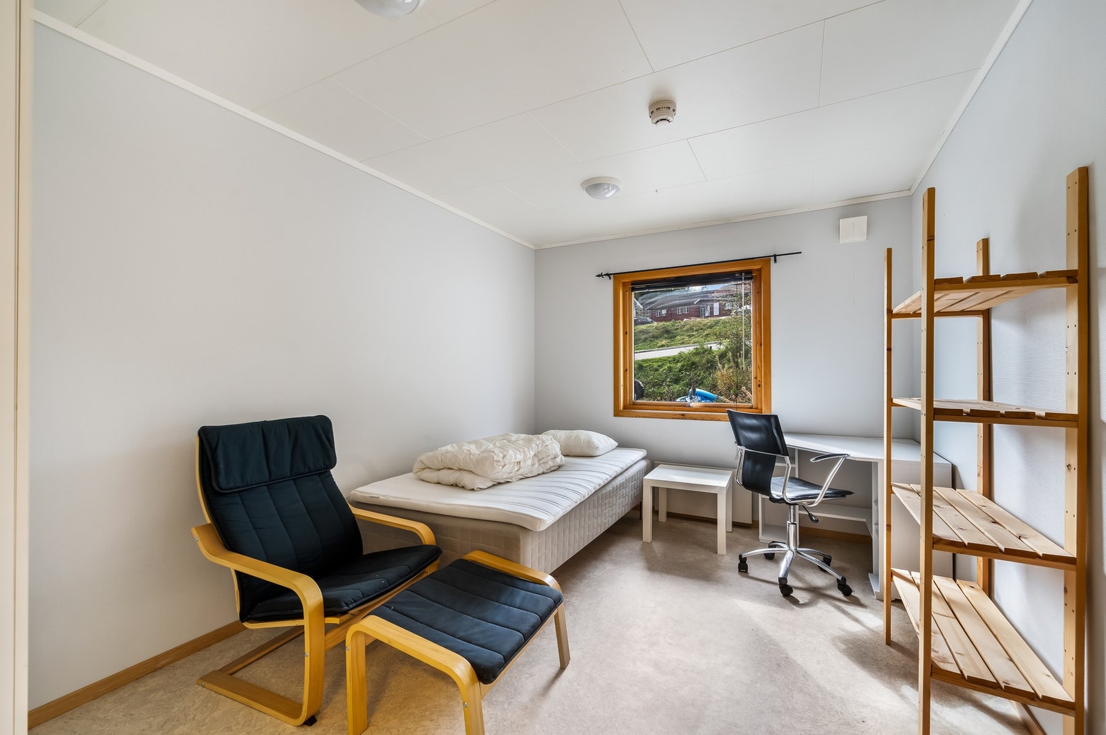 Hybel med utsikt mot felles terrasse/uteareal. Galleribilde