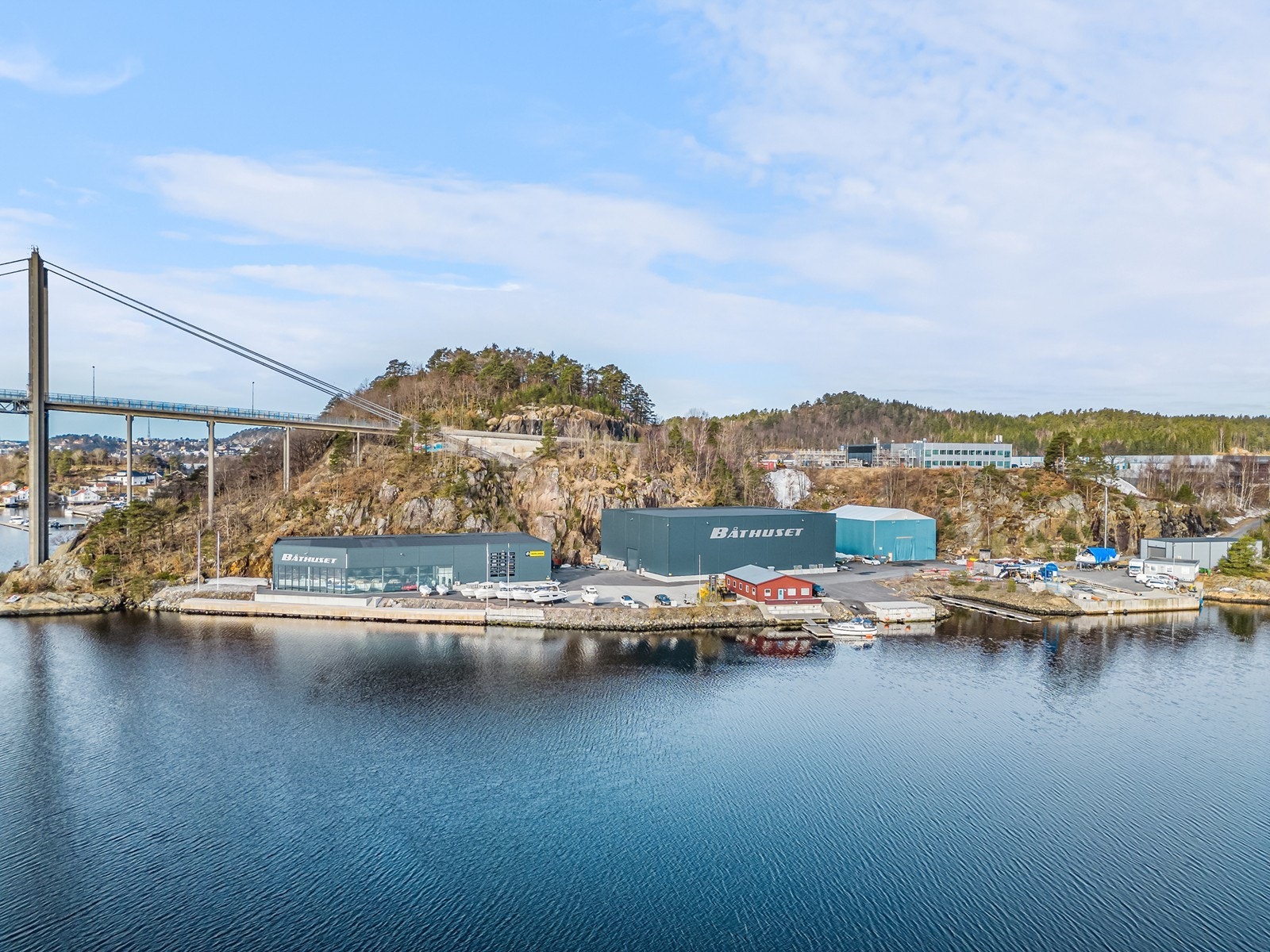 Sørmegleren næring har gleden av å presentere for salg en flott eiendom rett ved Tromøysundet på Krøgenes. Galleribilde
