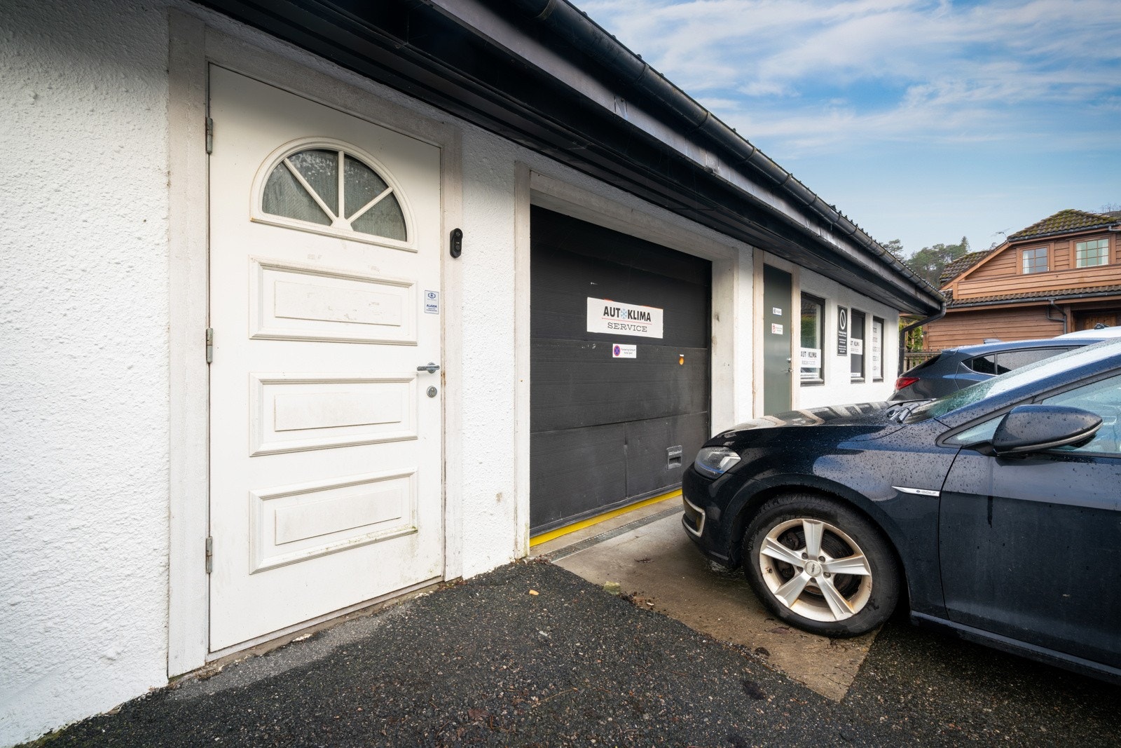 Begge etasjer har inngang fra bakkeplan Galleribilde