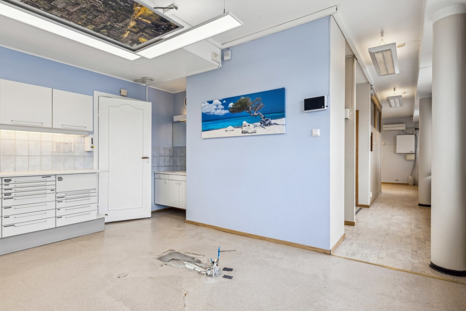 Mellomgang med tilgang til skyllerom og vaskerom Galleribilde
