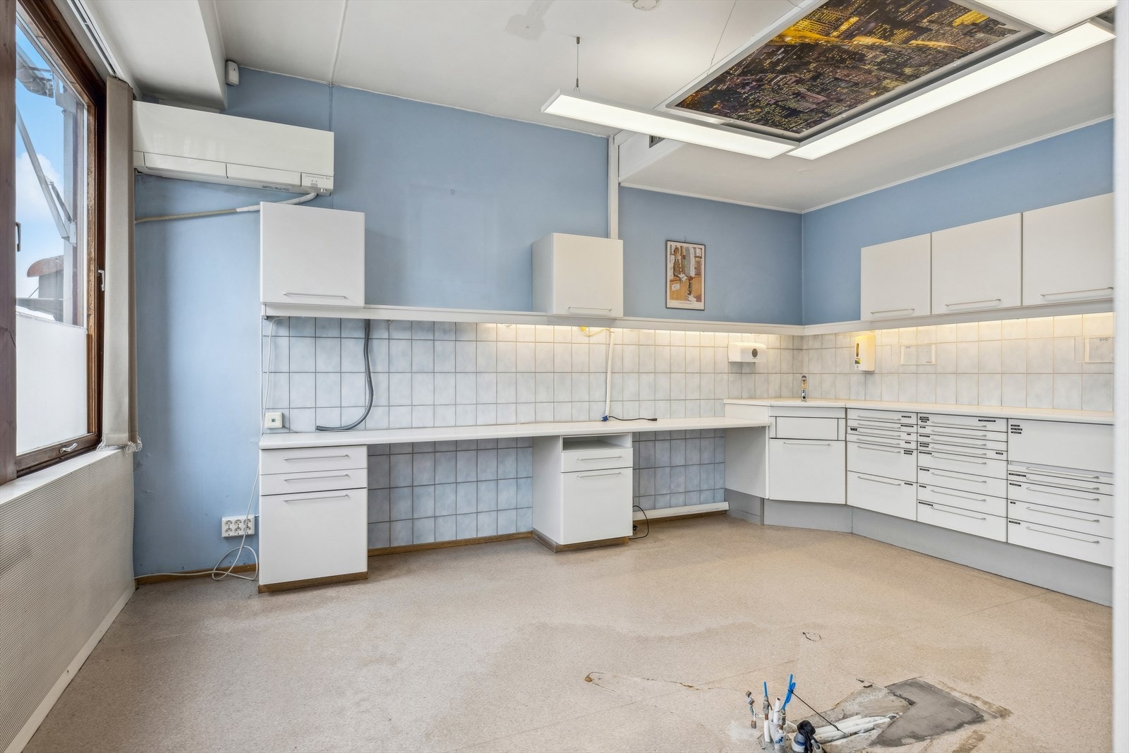 Lokalet har tidligere bestått av tannlegekontor med 2 tannlegeplasser Galleribilde