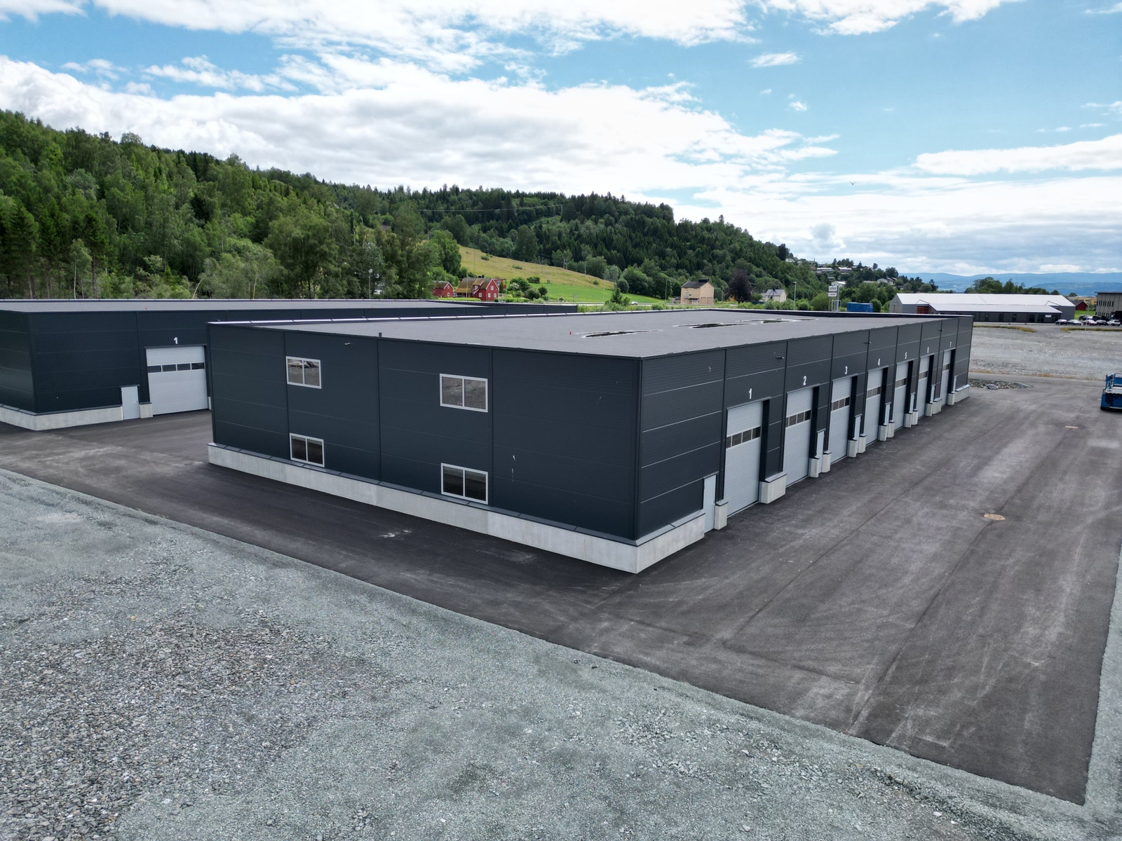 Lagerseksjoner | Røra | Fasade fra nord
Utearealer med god plass til å manøvrere kjøretøy. Galleribilde