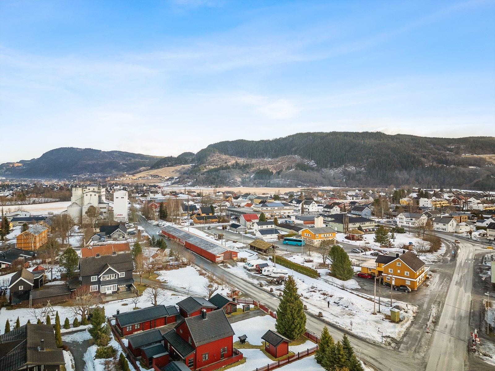 Eiendommen ligger en fin spasertur fra Orkdal og ca. 45 min med bil fra Trondheim. Galleribilde