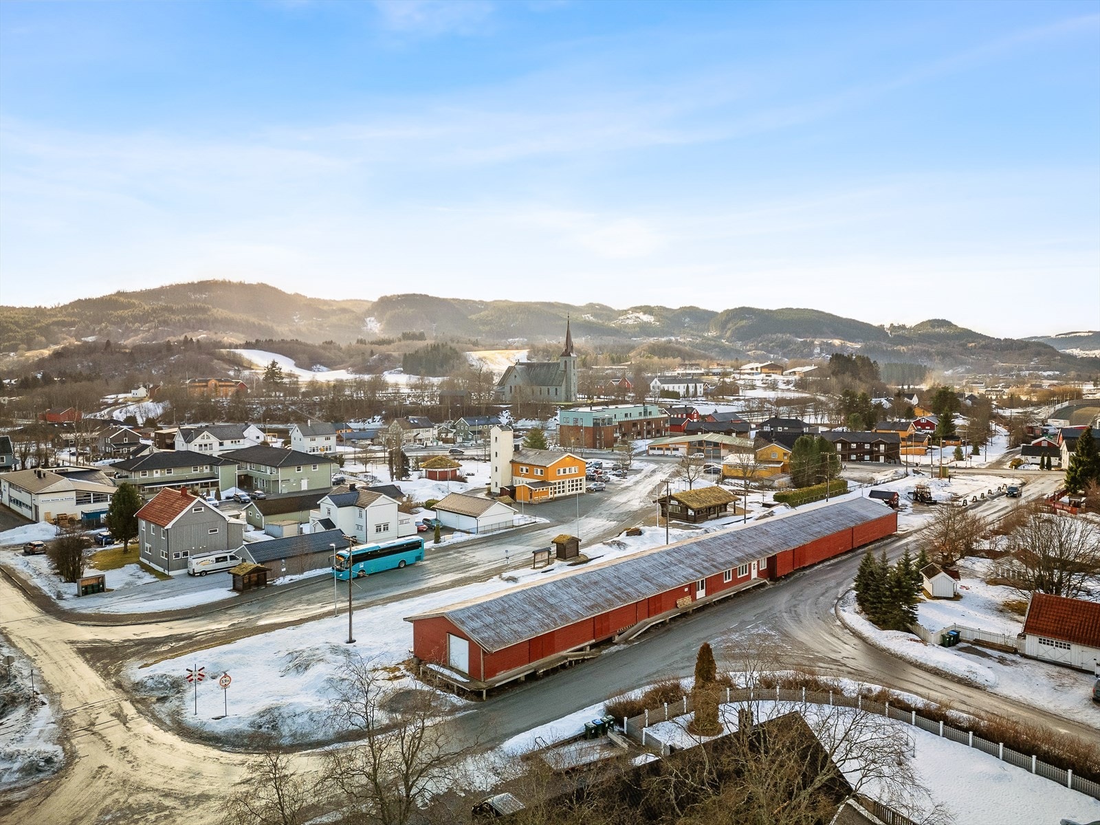 Velkommen til Mølnvegen 3 - En sentralt beliggende næringseiendom på Fannrem i Orkdal, med gode leieinntekter! Galleribilde