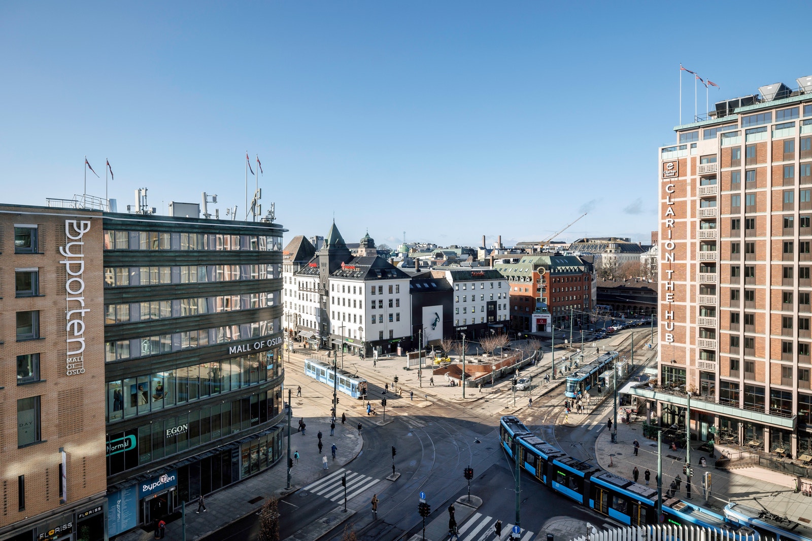 På Jernbanetorget møtes alt av kollektivtrafikk Galleribilde