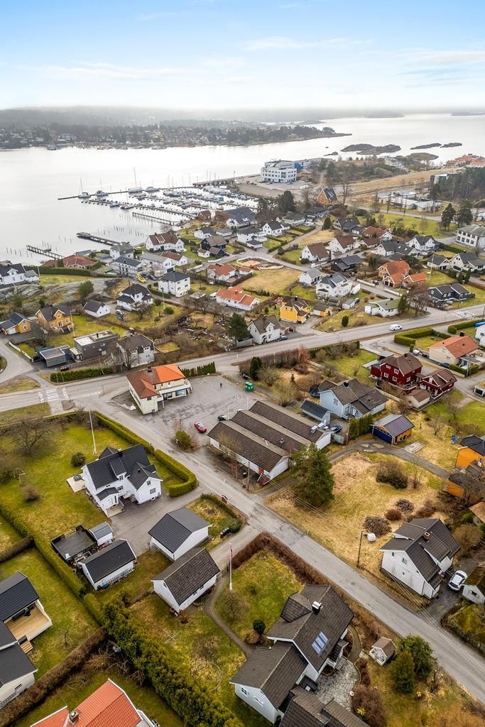 Kort vei til brygge og badestrand Galleribilde